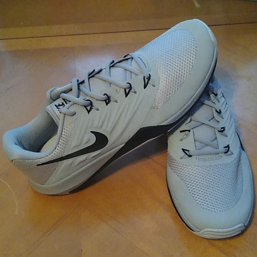 NWOT - Nike shoes